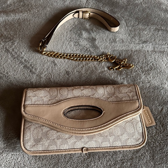 Coach Foldover Cut-Out Clutch Crossbody In Signature Jacquard (White) - Picture 1 of 4